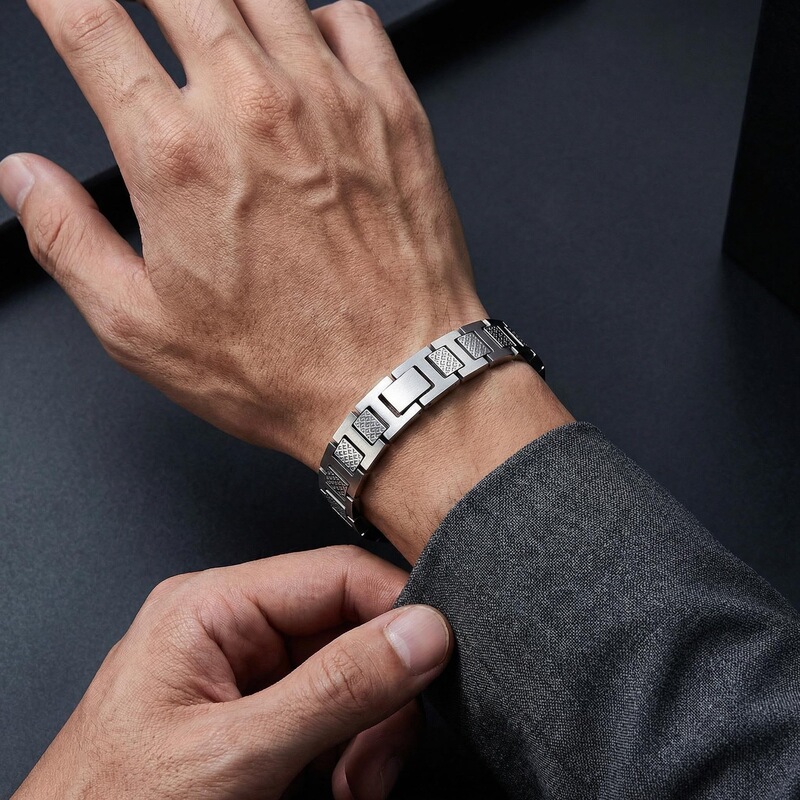 Cross-Border Best-Selling Stainless Steel Bracelet with Packaging Box, Adjustable Watch Strap for Men and Women, French Light Luxury Bracelet Cross-Border Best-Selling Stainless Steel Bracelet with Packaging Box, Adjustable Watch Strap for Men and Women, French Light Luxury Bracelet