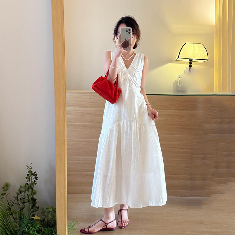 Cross-Border 2025 Summer New Design Niche Vacation Gentle Style White Linen Sleeveless V-Neck Dress for Women Cross-Border 2025 Summer New Design Niche Vacation Gentle Style White Linen Sleeveless V-Neck Dress for Women