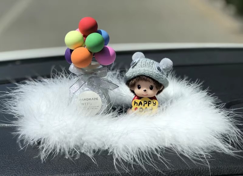 Cute car decoration car perfume ornaments creative personality Mengqiqi center console car interior supplies balloon women