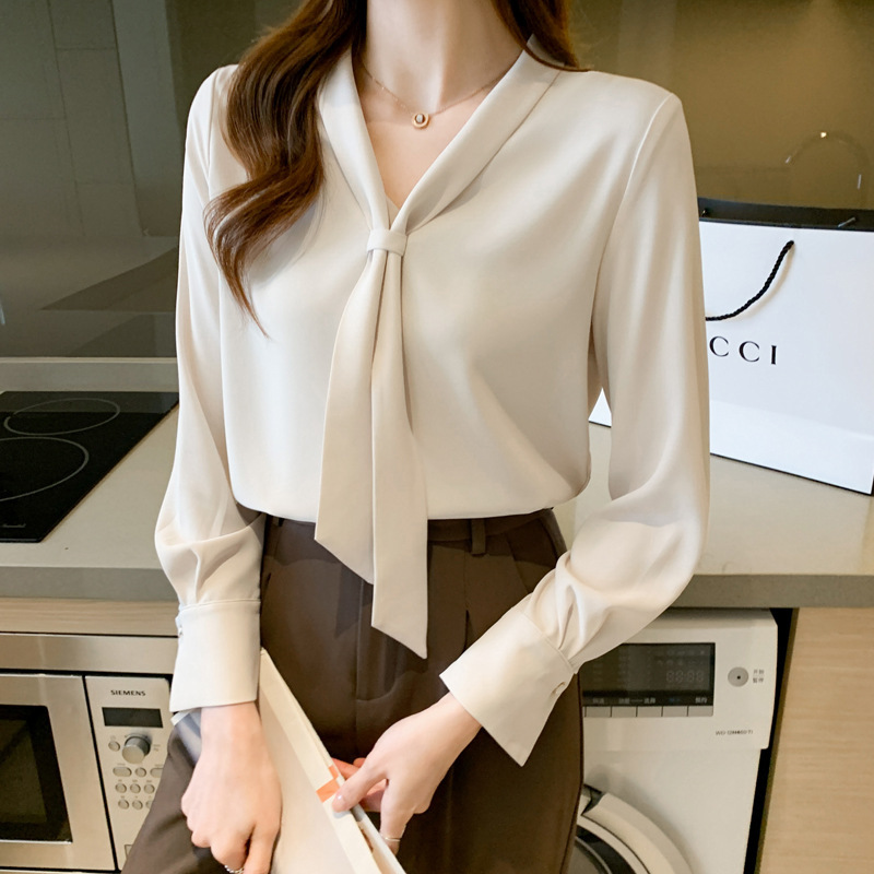 Professional Women's Shirts for Autumn 2026, New Loose-Fitting, Slimming, Versatile V-Neck Workwear, Long-Sleeved, Stylish Tops