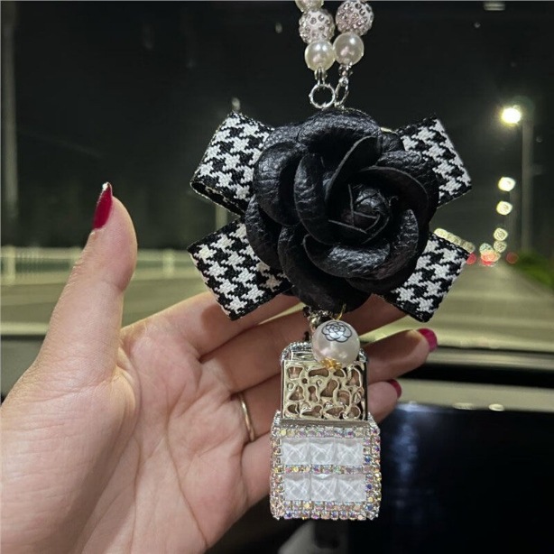 Colgante de coche, colgante de coche, botella de perfume de diamantes, decoración de coche de camelia, suministros de coche, bricolaje