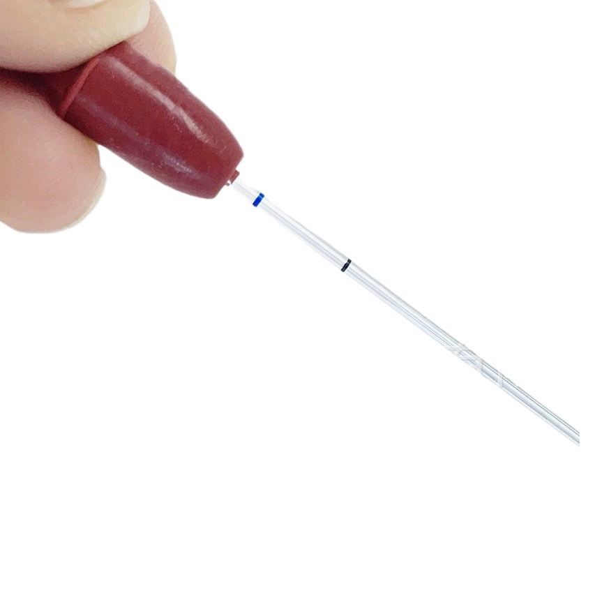 В наличии стеклянная капиллярная трубка 10 мкл с Красной кожаной головкой 25 шт. 1 бочка одноразовая трубка для сбора крови капиллярной соломы с следами