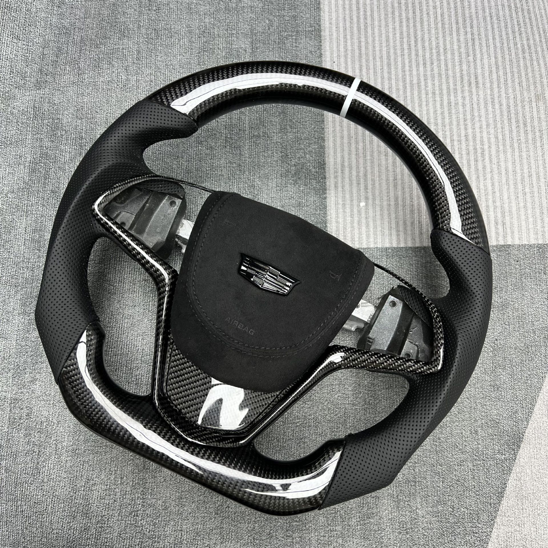 Carbon Fiber Steering Wheel Modification Is Suitable for Cadillac Models, Car Interior Steering Wheel Cover Processing and Customization