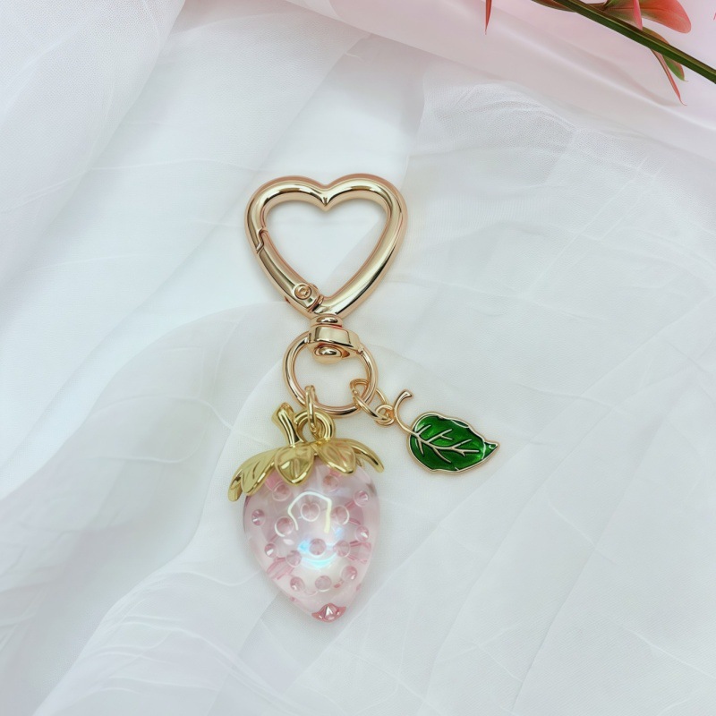 Fijación de bolsos de fresa llavero hermoso teñido colgante de fresa decoración colgante de bolsos de mujer accesorios pequeños colgantes frescos