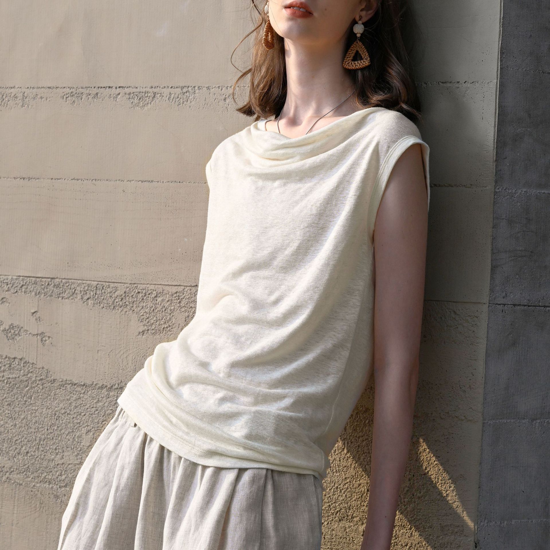 High-end hemp knitwear, summer French-style short-sleeved blouse with a sheer neckline, 45° bias cut, classic slim-fit top.