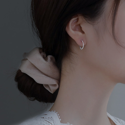 925 Pure Silver Ear Hook for Women, Korean Style, Fresh and Minimalist Round Ring, Macrame Design, Sense of Youth, Unique and Refined Ear Accessory