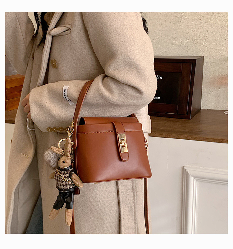 حقيبة صغيرة جديدة للنساء في الخريف والشتاء 2021 ، حقيبة كتف قطرية شعبية جديدة ، حقيبة هاتف محمول بسيطة على الإنترنت display picture 4