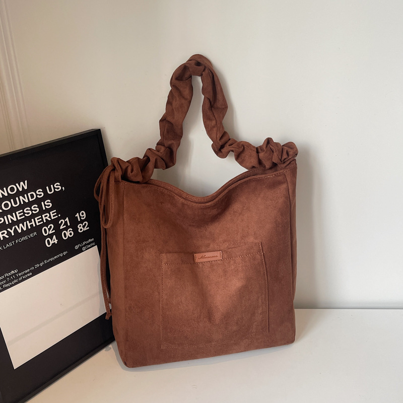 2025 otoño y invierno retro gaúster bolsas de balde de agua de mujer ocio versátil bolsas tote de gran capacidad plegadas mochila de hombro