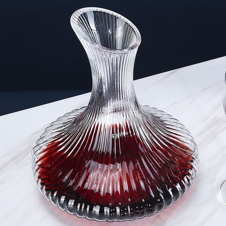 軽くて豪華な風の創意的なワインのデキャンタの壺の家庭用セットのヨーロッパ式の水晶のガラスのデキャンタの単一のハイエンドの大気|undefined