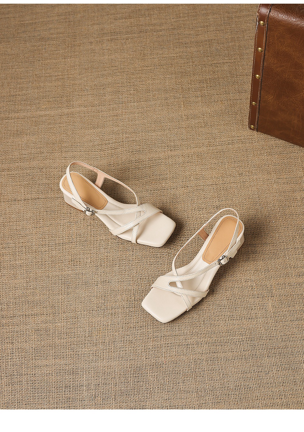 Sandal nữ hở mũi mũi vuông chất da dê, gót thô 5 cm, quai ngang một khóa, phong cách La Mã — màu be chi tiết 23