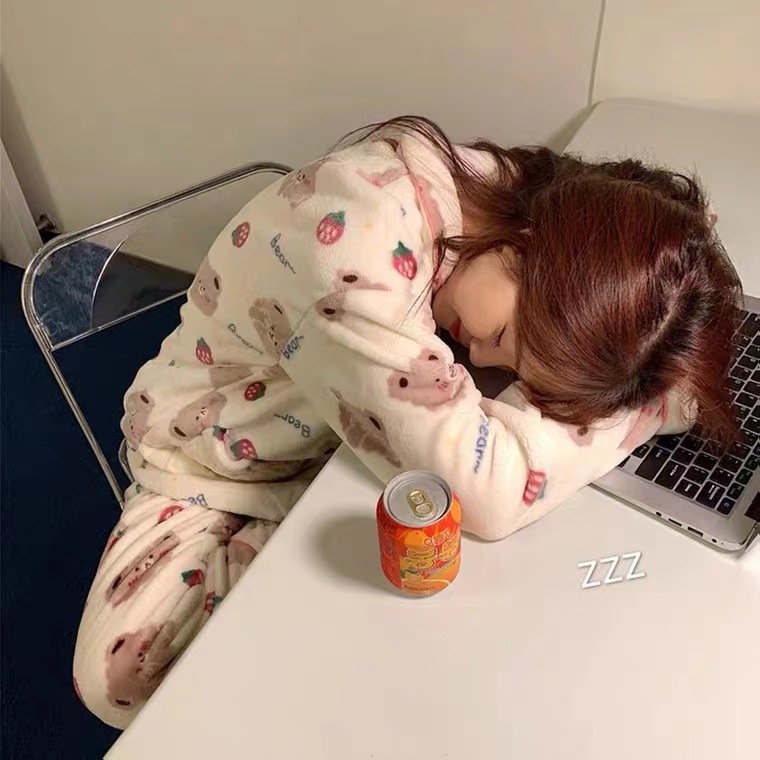 Franela dibujos animados fresa oso Pijamas Mujer coral vellón Linda niña de dos piezas de ropa para el hogar transmisión en vivo generación en línea