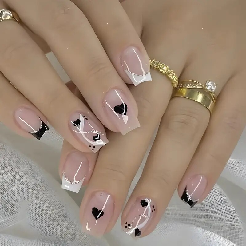 Valentine's Day Medium Square Heart Stripesd Design Wearable Manicure 1 Box 24Pcs Fake Nails Source Factory Wholesale