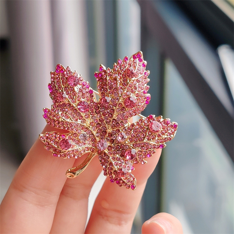 Vintage Style Maple Leaf Alloy Plating Inlay Rhinestones Women's Brooches display picture 4