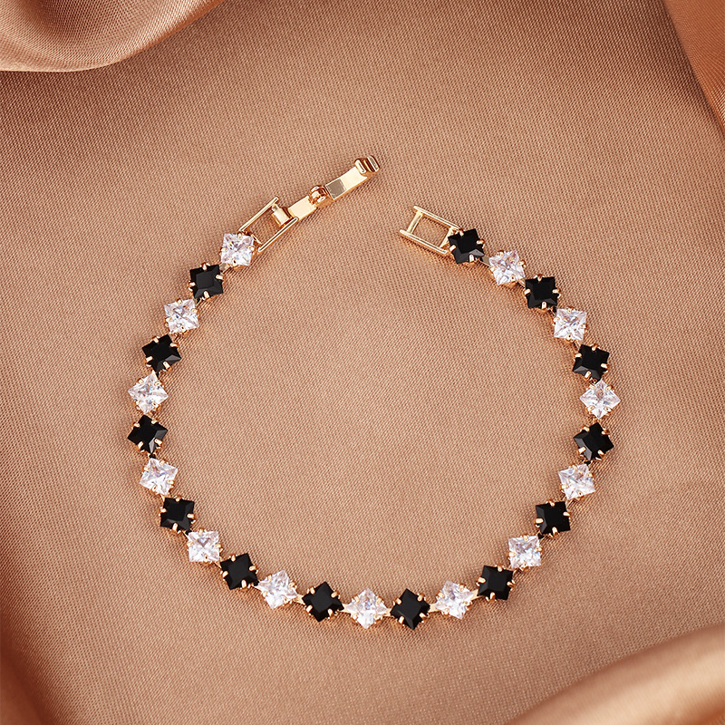Minimalist & Stackable Layered Bracelets, Lightweight And Comfortable. Hypoallergenic, Kind To Sensitive Skin. A Subtle Way To Elevate Your Daily Look_voghion.com
