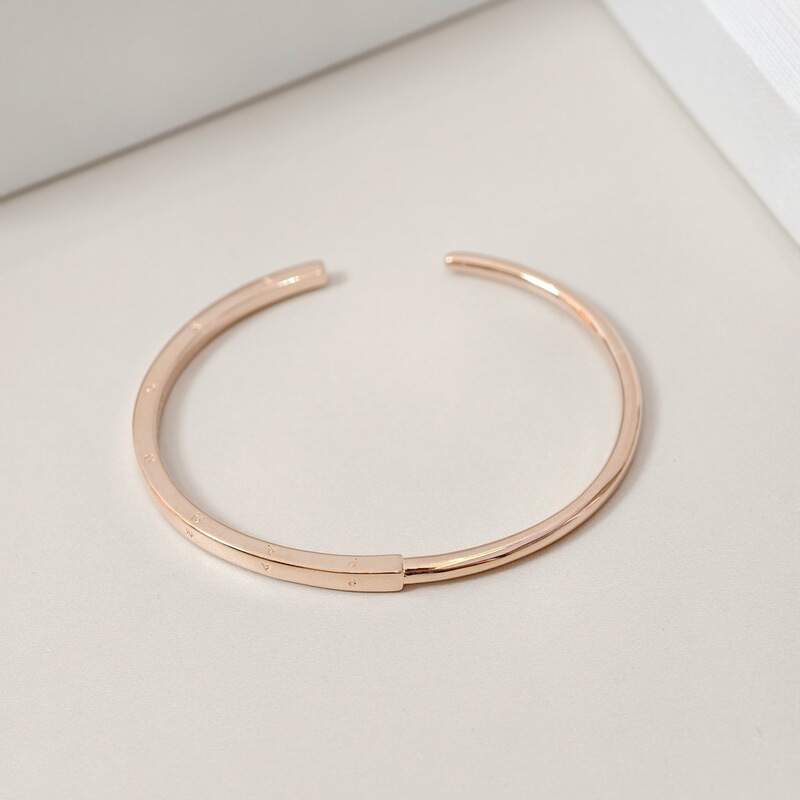 Classic Logo Open I-D Bracelet Hard Bracelet Silver-Plated Simple High-End Accessible Luxury Niche Gift for Girlfriend and Best Friend