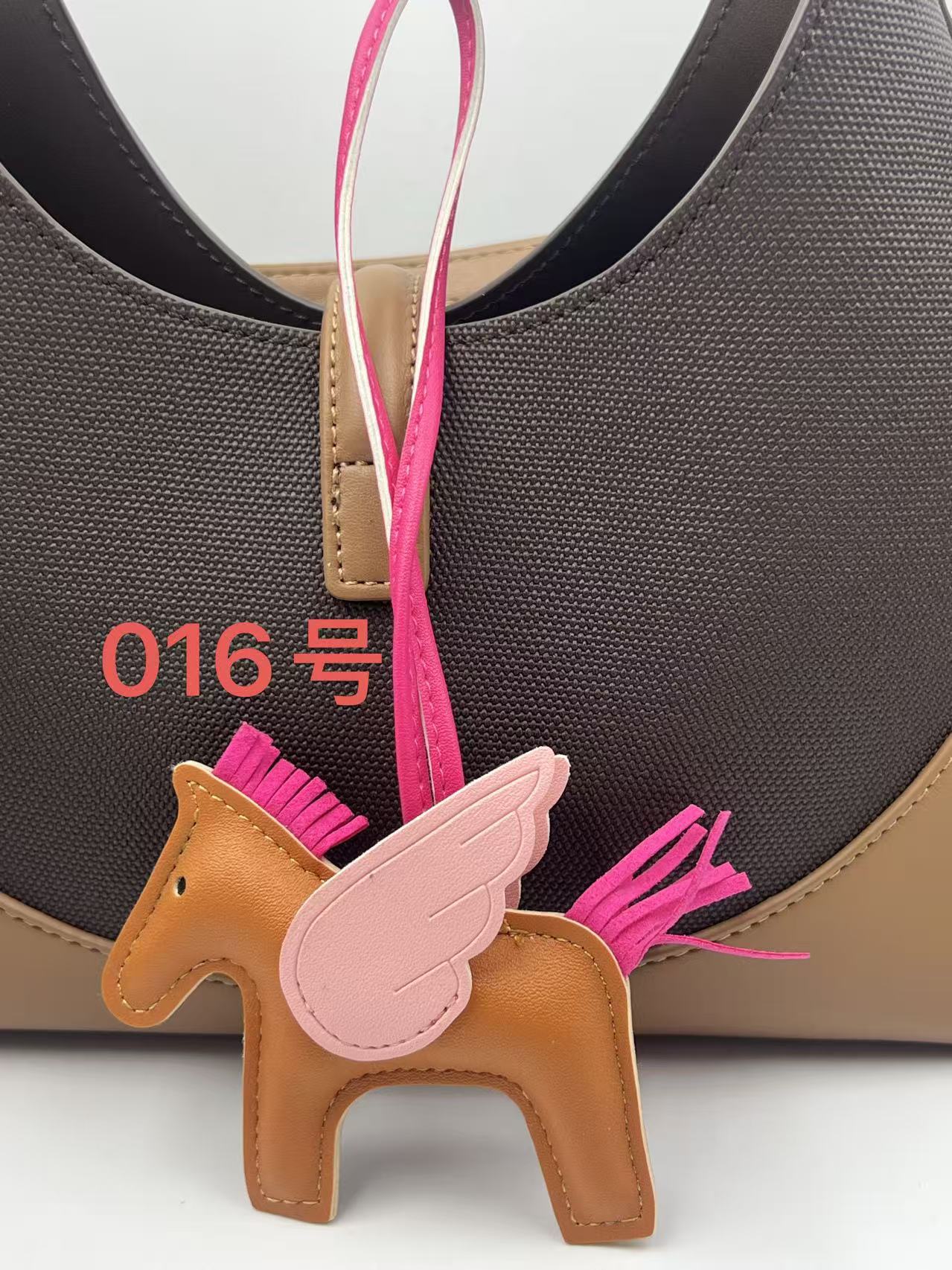 Colgante de bolsos Pegasus Mini Colgante de bolsos de estilo simple llaver de cuero image 21