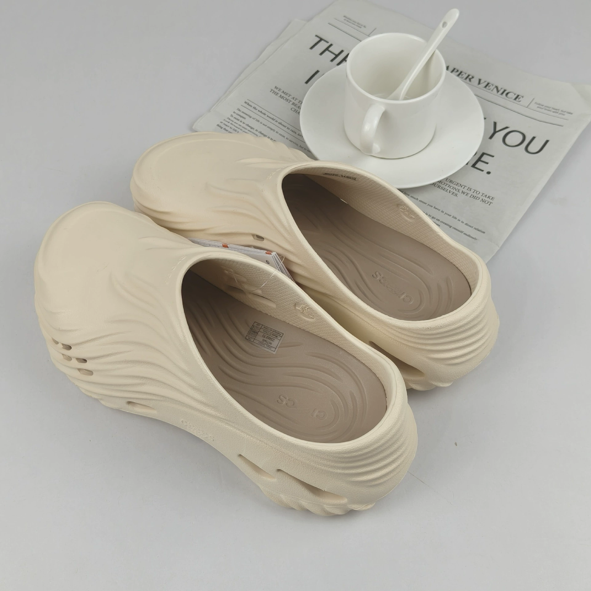 Кроковые туфли 2025 лето новый стиль циклон мужские и женские пляжные туфли босоножки и шлепанцы для улицы антискользящая подошва