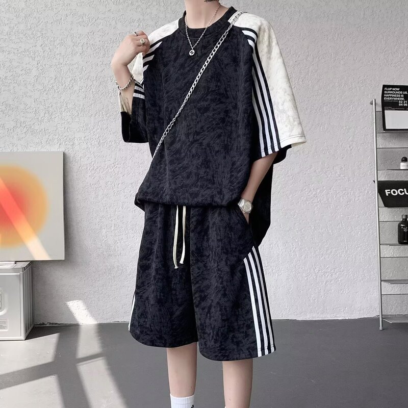 American high street style short-sleeve T-shirt and shorts casual set for men, summer trendy brand, large size, loose fit, two-piece outfit American high street style short-sleeve T-shirt and shorts casual set for men, summer trendy brand, large size, loose fit, two-piece outfit