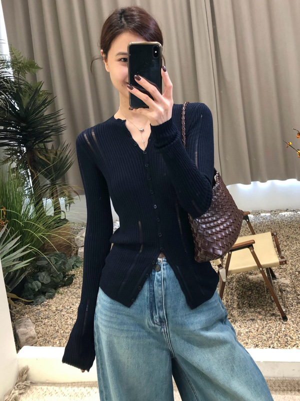 韩系穿搭设计感单排扣长袖针织衫女秋季镂空修身显瘦内搭打底上衣|undefined