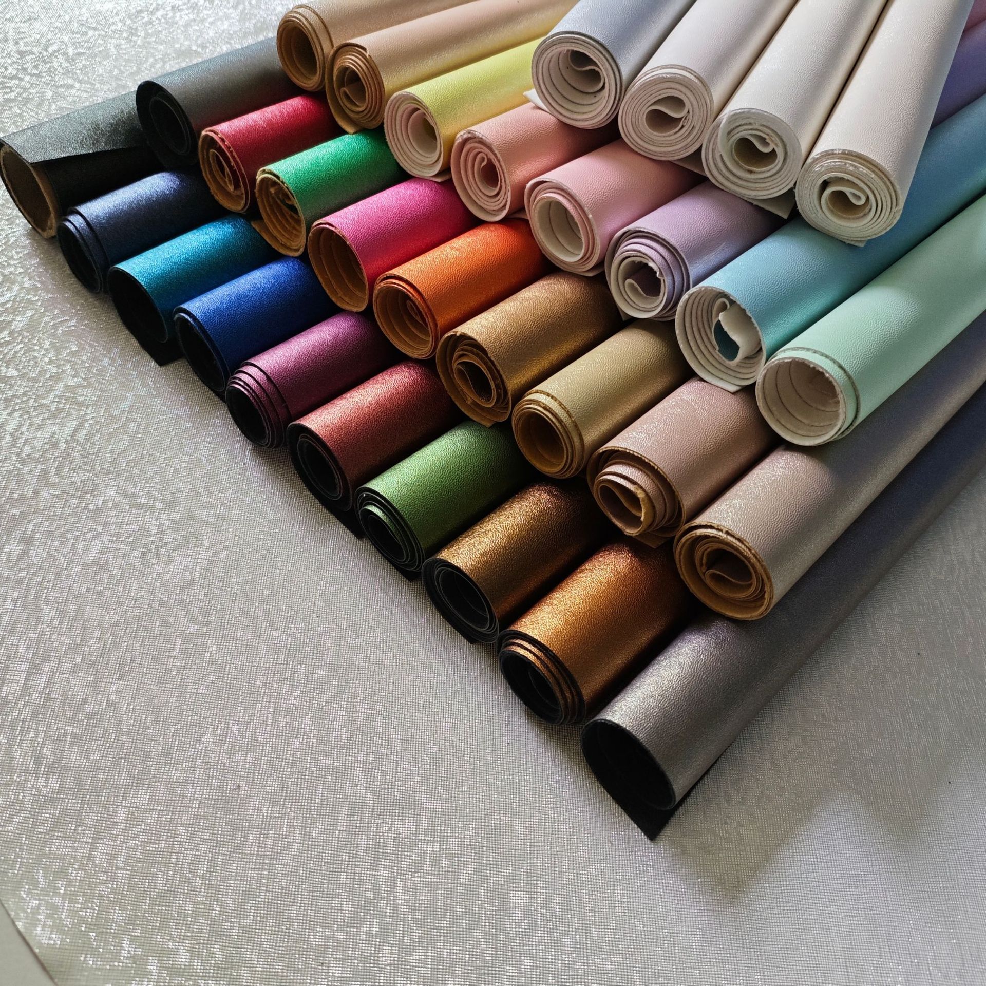 Cuero PU con relieve de imitación de terciopelo de algodón, con patrón de piel de oveja perlado metálico 1.0, material especial para bolsos, zapatos, ropa y juguetes.