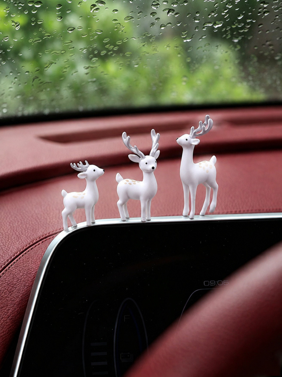 Mini deer safe journey ornament, cute and creative car decoration model, in-car dashboard accessory