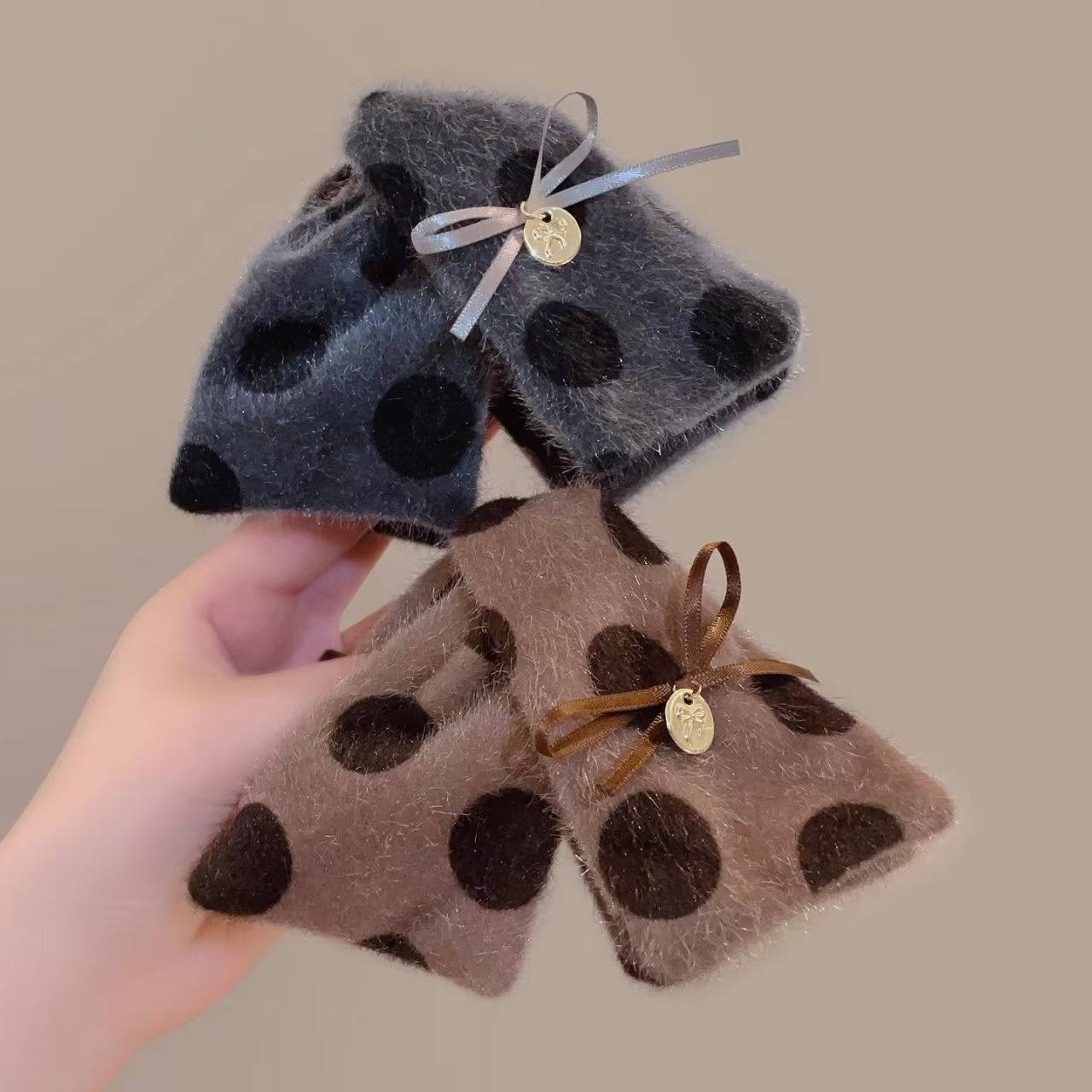 Milk Coffee Mousse~ Triangular Hair Clip for Women, Polka Dot Plush Shark Clip, 2025 New Large Hair Clip, Autumn and Winter Hair Accessory