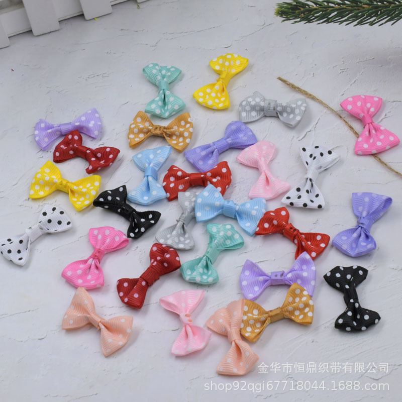 Small children's decorations with bow