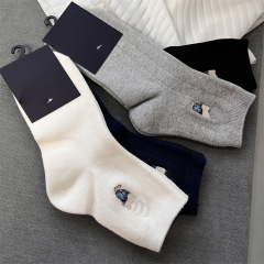 9864秋冬新款卡通小熊刺绣棉质舒适房臭情侣款运动休闲中筒袜