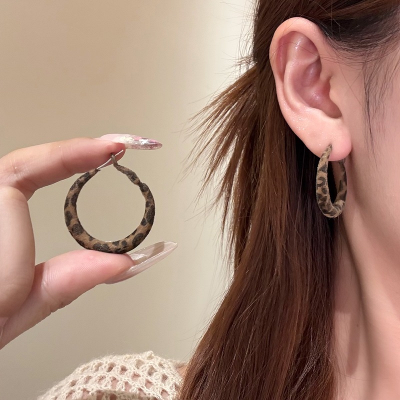 千禧辣妹~复古大圈圈豹纹丝绒耳环女2025超火巨好看秋冬素圈耳饰|undefined