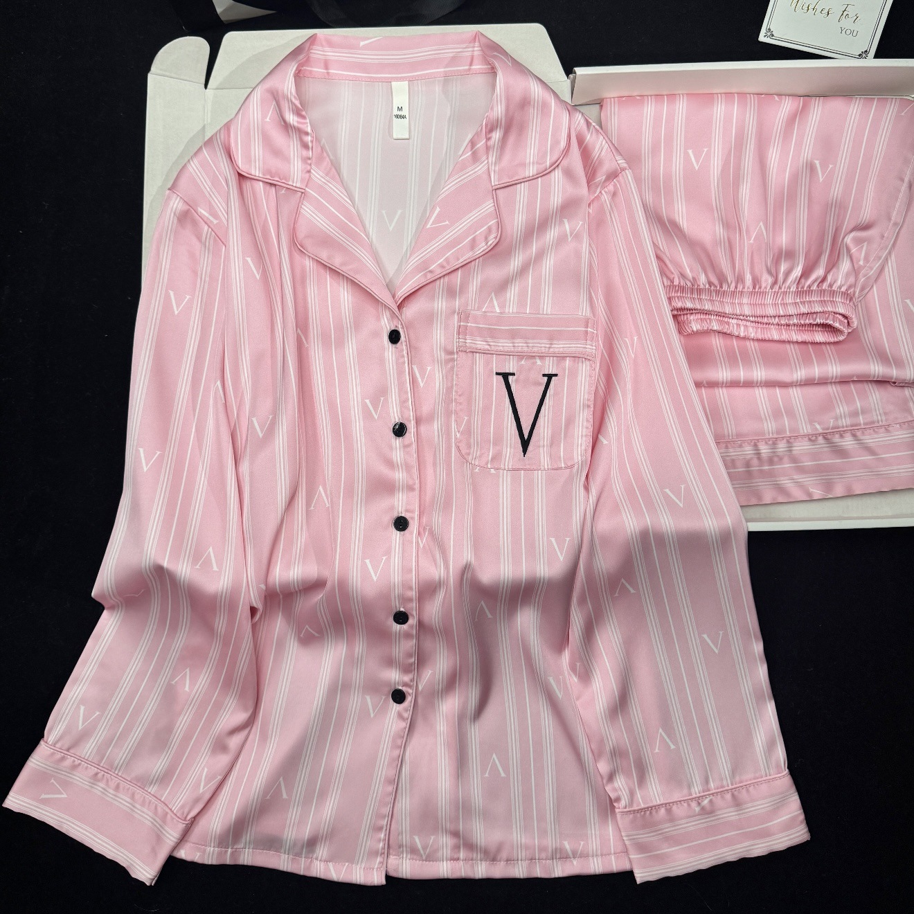 분홍색과 흰색 - 긴 소매와 바지