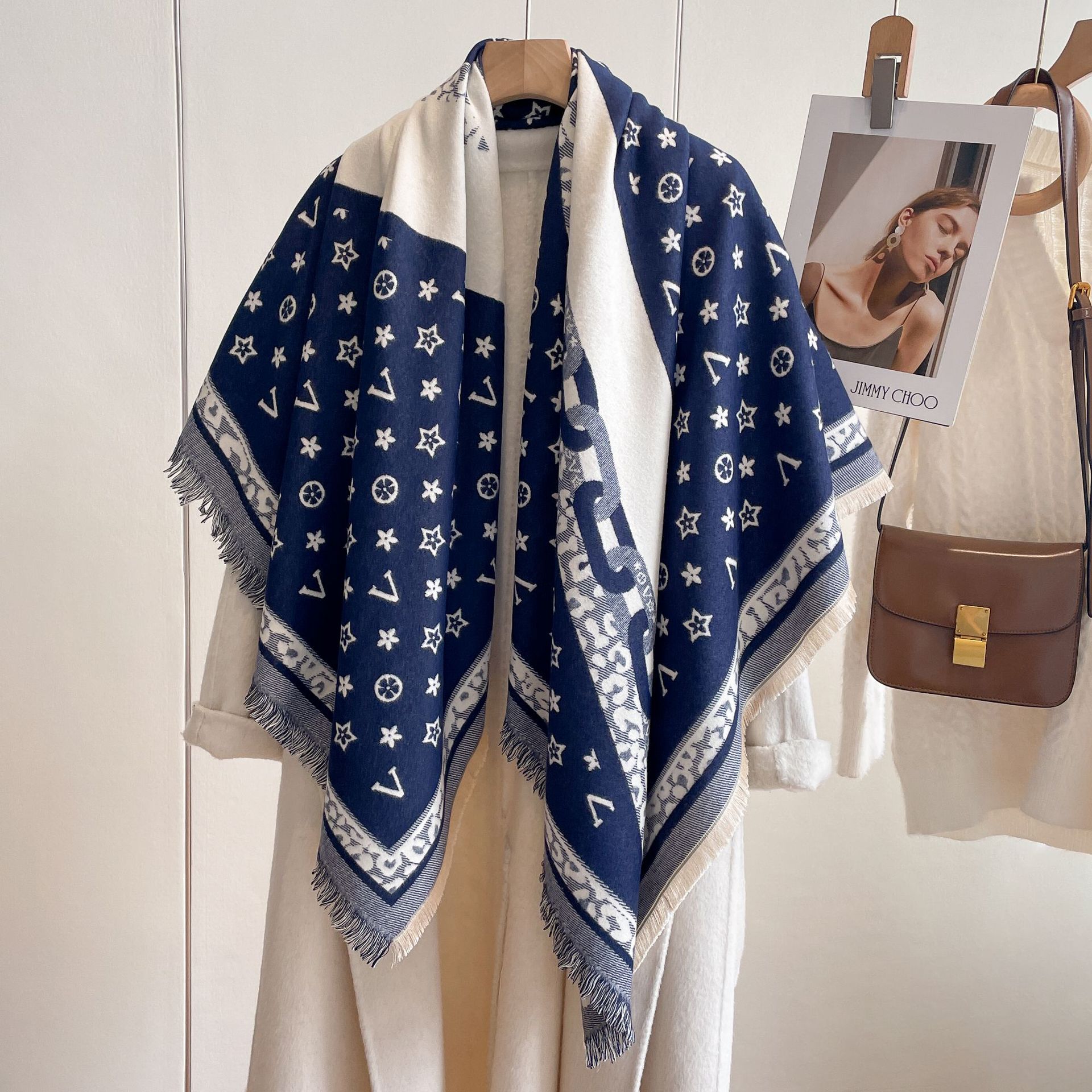 Europa y América nuevo chal de Cachemira de gran tamaño elegante todo fósforo carta impresa bufanda invierno engrosada bufanda caliente para las mujeres