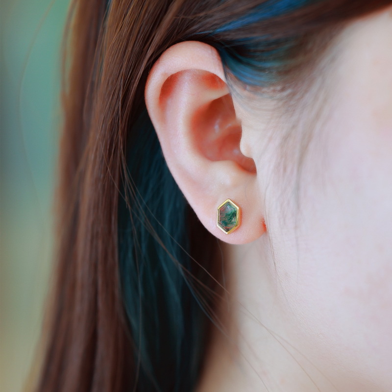 Pendientes de piedra de musgo verde natural geométrico transfronterizo para mujer S925 Pendientes de ágata de hierba de agua hexagonal con incrustaciones de plata, lujo simple y ligero