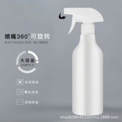 500mlの野球の瓶の消毒液を分けて瓶を詰めます。