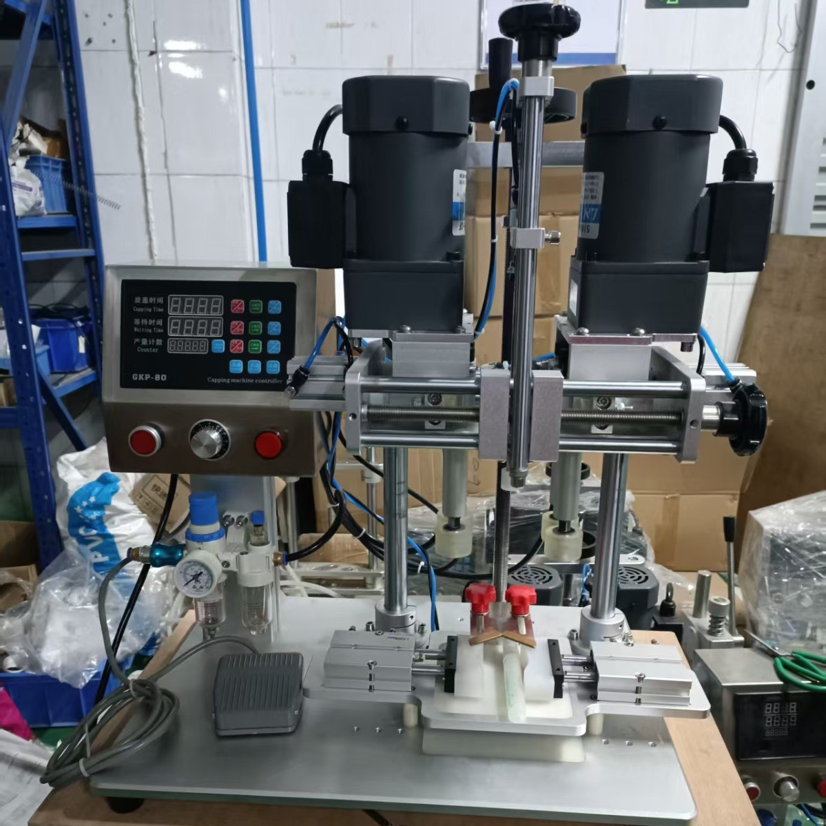 泡泡水瓶半自动旋盖机螺纹旋盖机半自动泵头锁盖机 洗衣液拧盖机