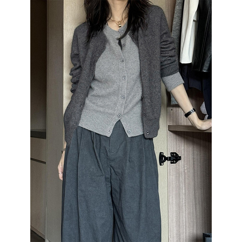 Korean Style Lazy Chic Fake Two-Piece Knitted Cardigan for Women in Autumn and Winter with Sweater Jacket Design Button Top