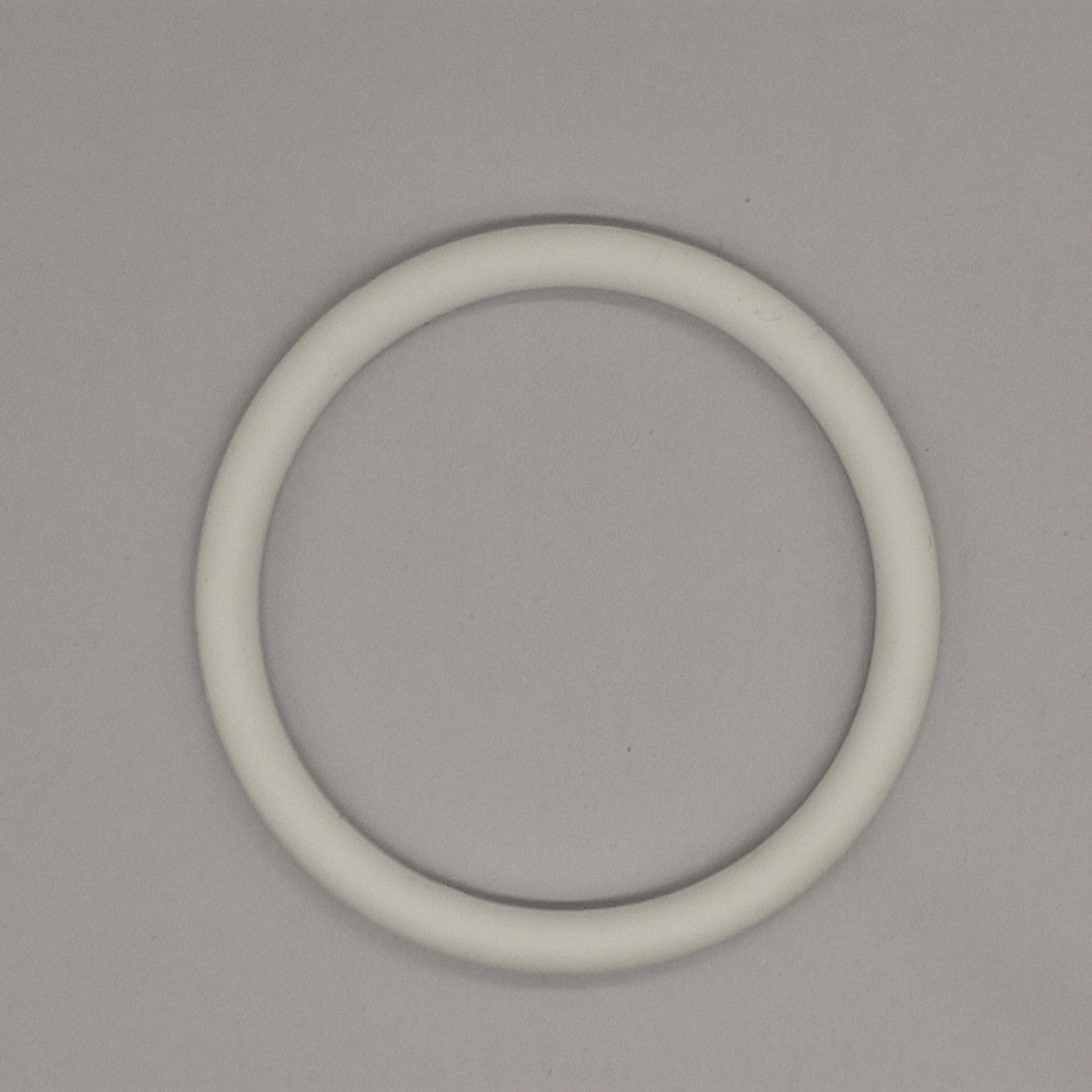 흰색 벌거 벗은 반지