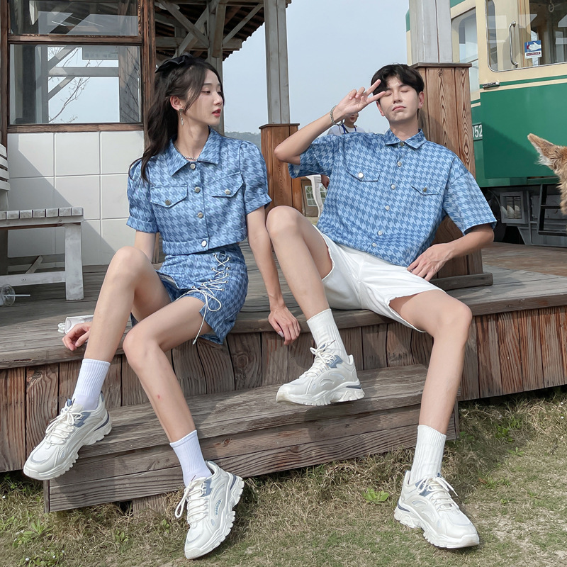 커플의 여름 2022 년 한국 스타일 뉴 블루 하운스 투스 여성 아우터 쇼트 슬리브 스커트 남성용 셔츠 세트