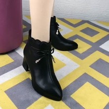 馬丁靴女2022年秋冬季新款韓版蝴蝶結中粗跟尖頭純色短筒靴