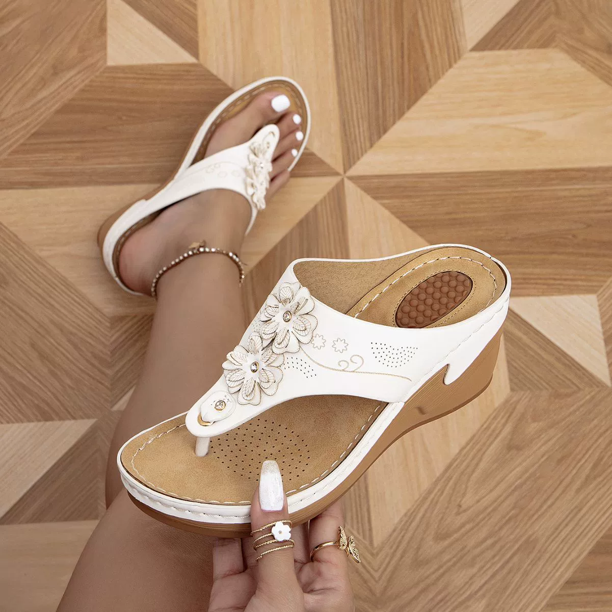 Новые европейские и американские трансграничные летние сандалии, женские пляжные винтажные туфли в богемном стиле с тиснением, туфли на плоской подошве больших размеров с цветочным принтом