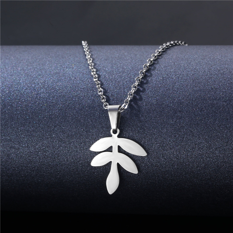 Wholesale Jewelry Stainless Steel Hollow Geometric Tag Necklace Nihaojewelry display picture 23