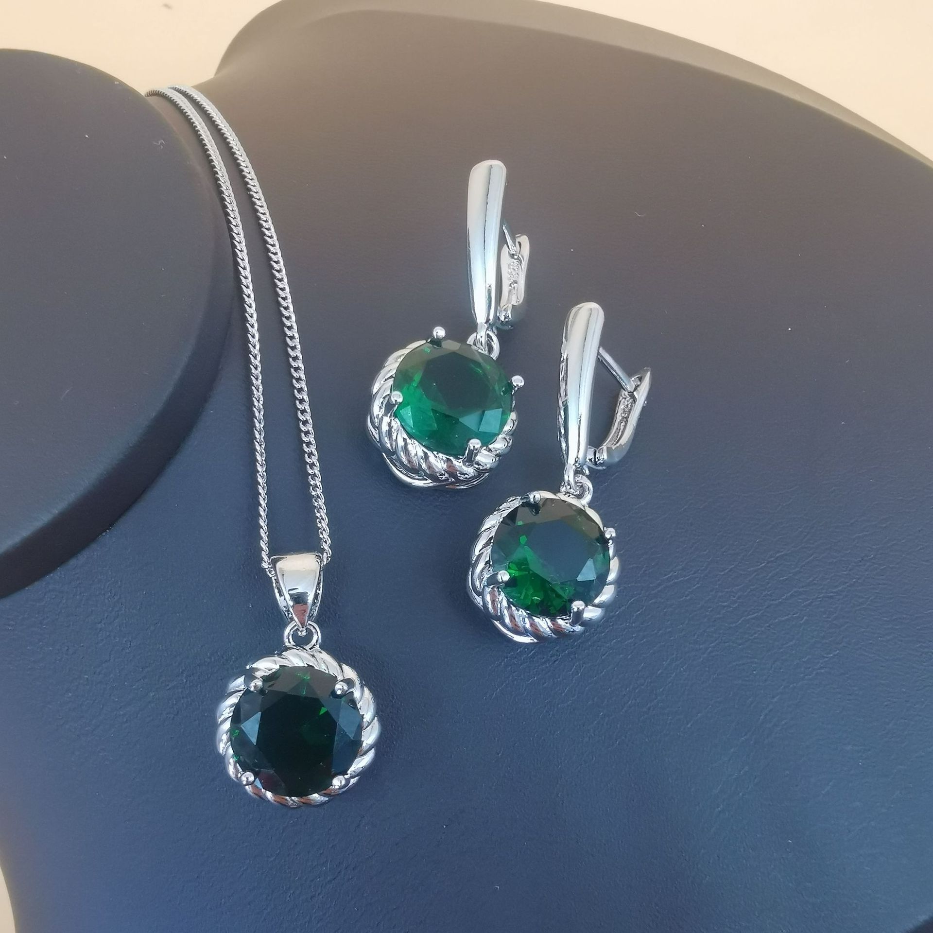 Elegant multicoloured accessory