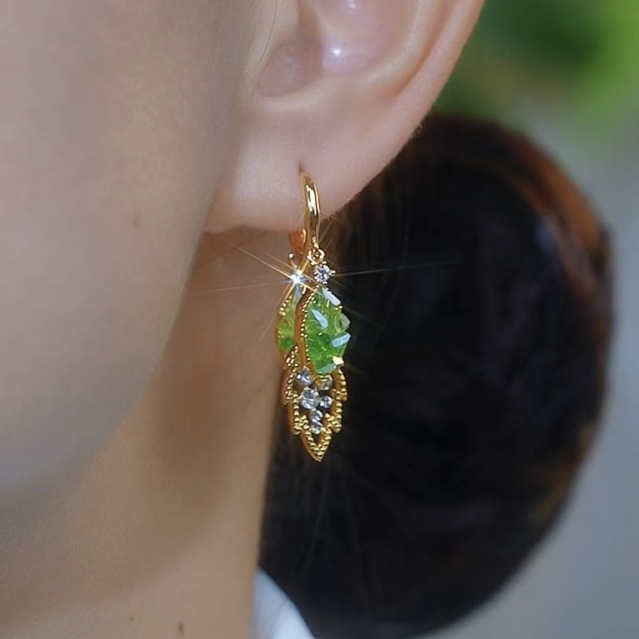 여름 작은 신선한 귀걸이 녹색 그라데이션 크리스탈 잎 귀걸이 2025 새로운 패션 틈새 디자인 귀걸이