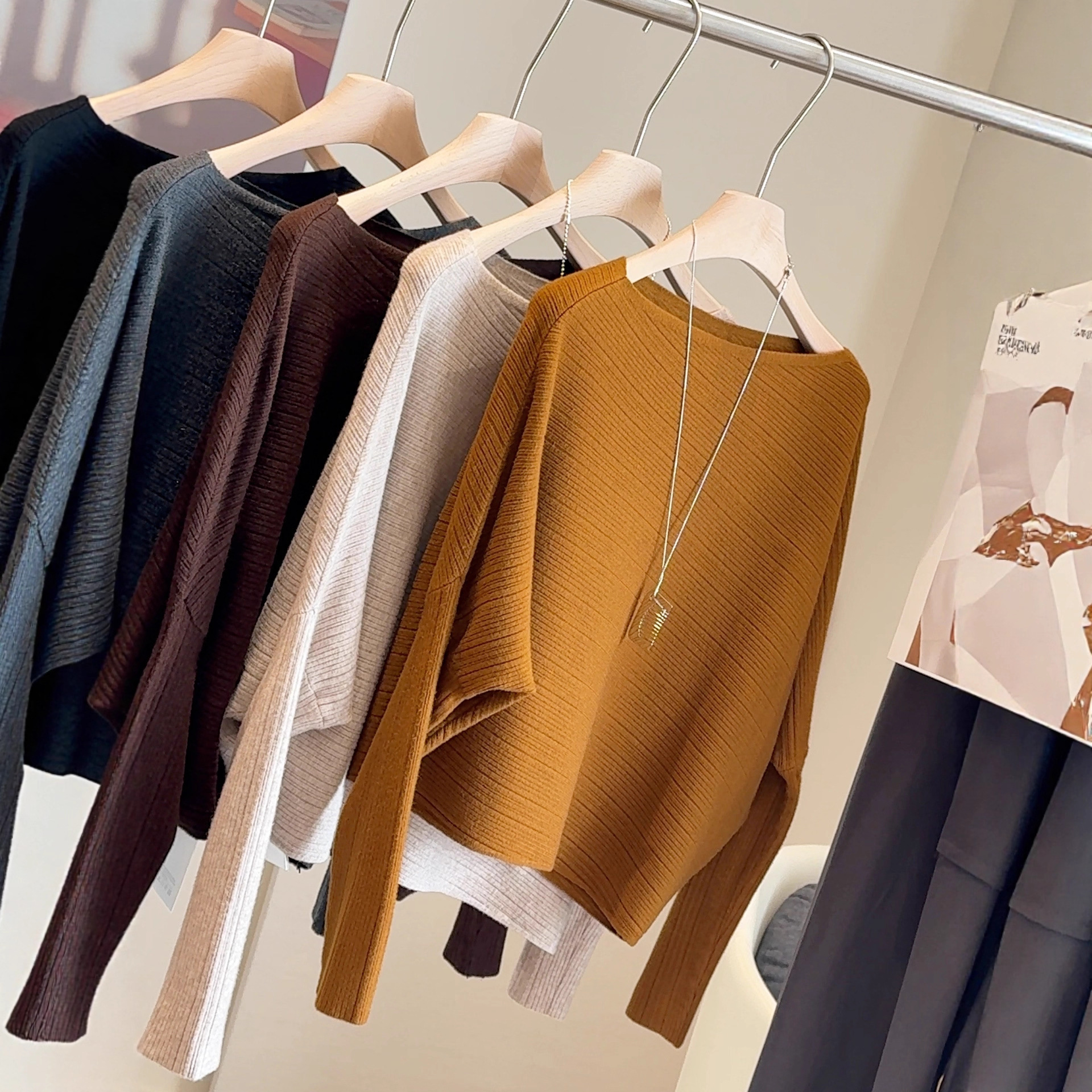 Asymmetrical Shoulder Batwing Sleeve Sweater for Women 2025 Autumn High-End Elegant Soft Loose Slimming Versatile Top