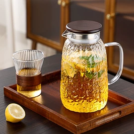 冷水壶;玻璃杯;茶壶