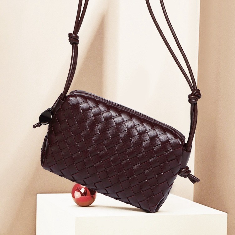 Cross-border exclusive new fashion trend small square bag, compact with large capacity, cross-body and hand-held for women