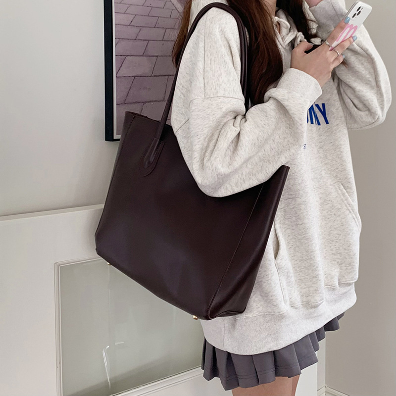 Women's Large Pu Leather Solid Color Classic Style Magnetic Buckle tote Crystalized Bag display picture 13
