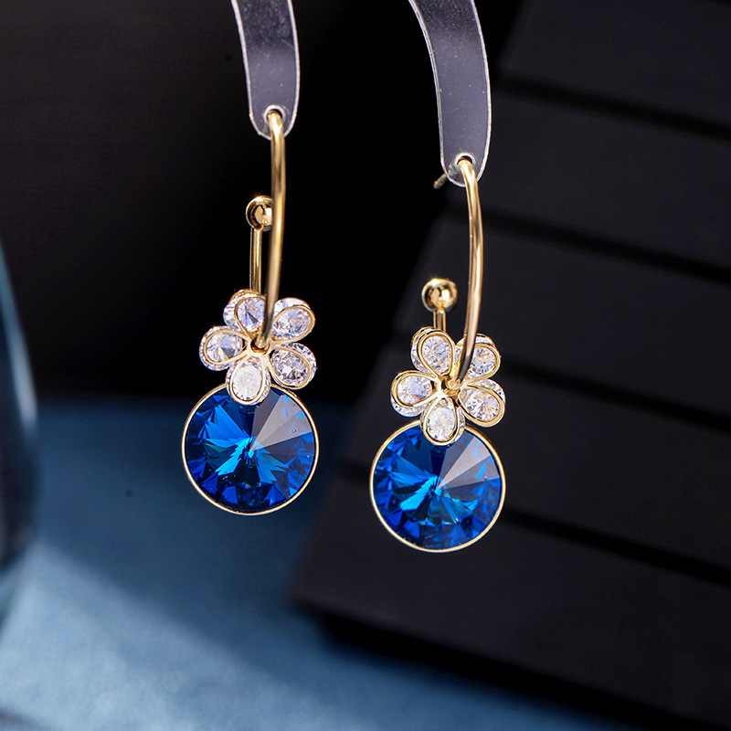 Simple Tempérament Super Brillant Cristal Gem Boucles D'oreilles Super Fée Déesse Tempérament Zircon Boucles D'oreilles En Argent Sterling Aiguille Oreille Anneaux En Gros display picture 6