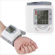跨境英文手腕血压计老年人高压低压心率测量仪智能医用便携血压仪