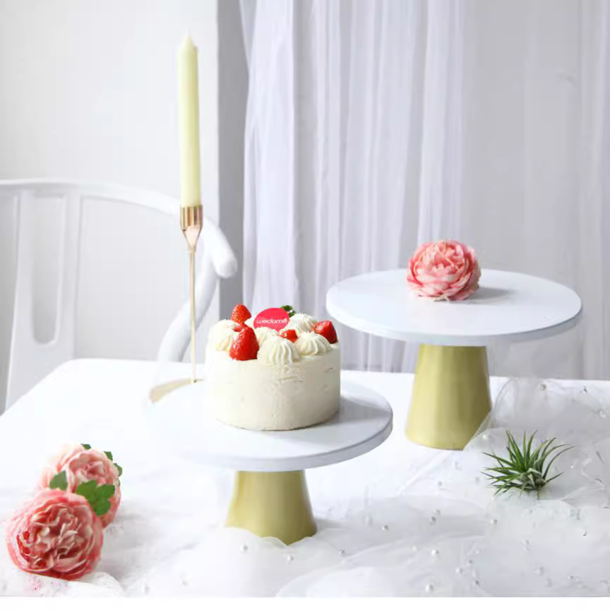 Plataforma de postres dorados de estilo nórdico, decoración creativa de ins de boda de estilo occidental, tienda de postres, bandeja de pastel, mesa de exhibición