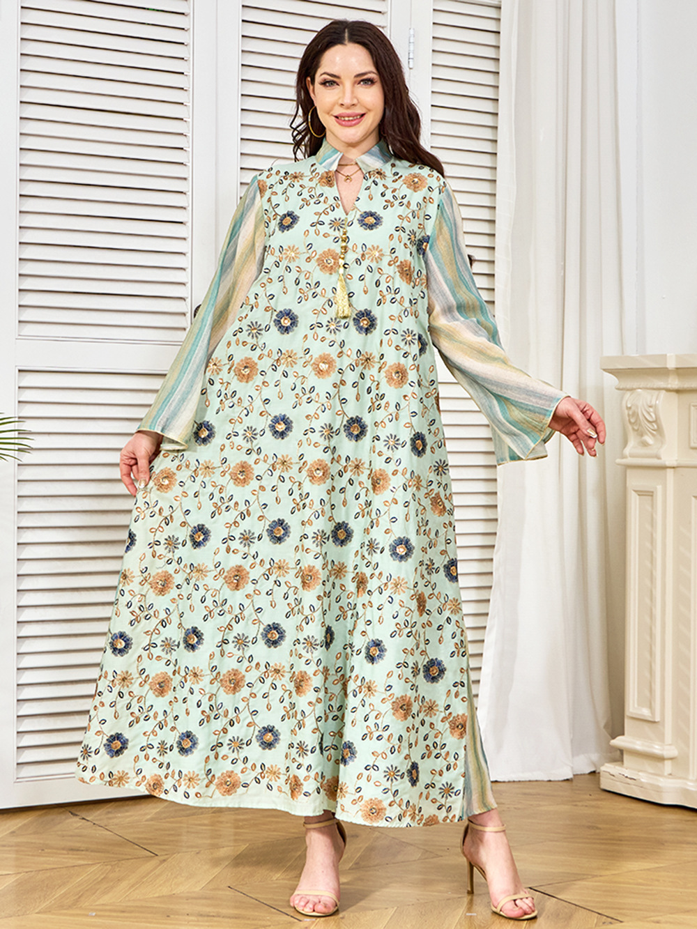 Elegante abaya araba con ricami e paillettes da donna_voghion.com